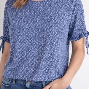 Geometric Print Blouse Size
Medium Short Sleeve Tie Sleeve Made in Vietnam